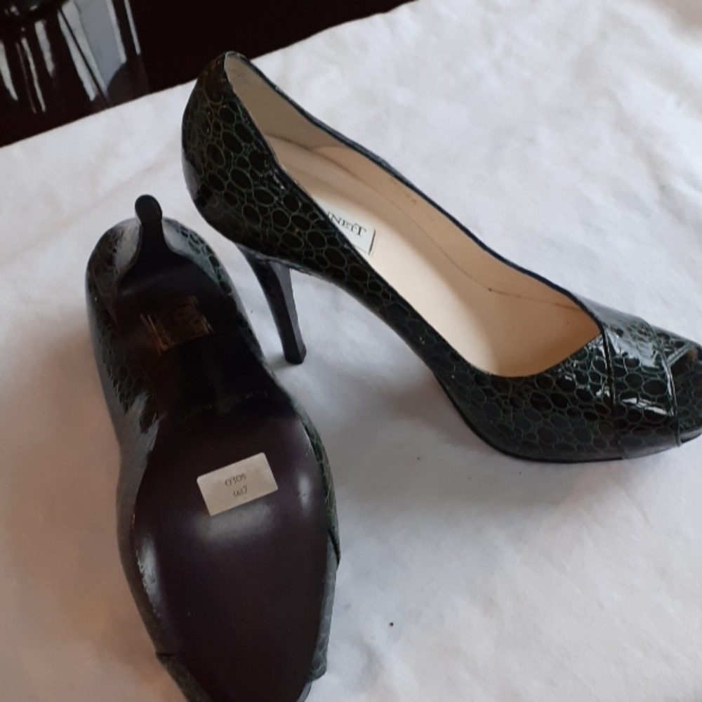 Shoes - Picture 4 of 4
